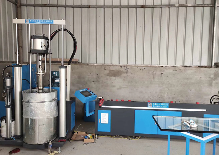 沙河中空玻璃打膠機安裝調試完畢