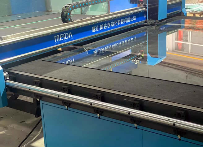 三臂多功能玻(bō)璃切割機